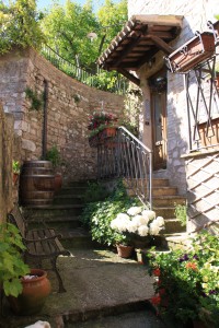 vendita, casa con giardino in centro storico a spello, vicinanze foligno, assisi, perugia